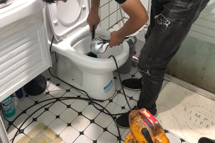 千阳马桶堵塞自己疏通还是找师傅？专业上门服务让你省时更省心