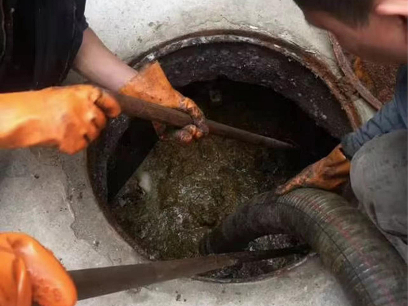 千阳清理化粪池时如何避免沼气的危害？